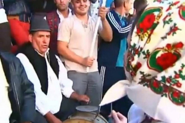 Παραδοσιακή μουσική στον… Καπετάνο (video)