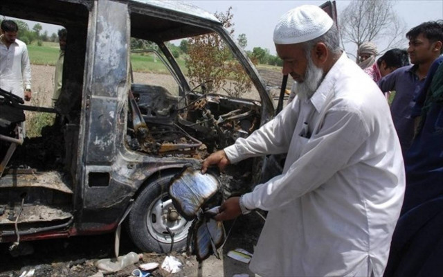Βομβιστική επίθεση σε λεωφορείο στο Πακιστάν, τουλάχιστον 17 νεκροί