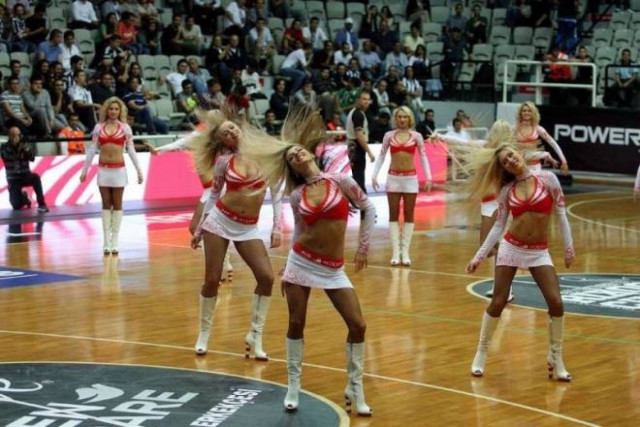 Οι… καυτές τσιρλίντερς στο Rixos Cup (photos)