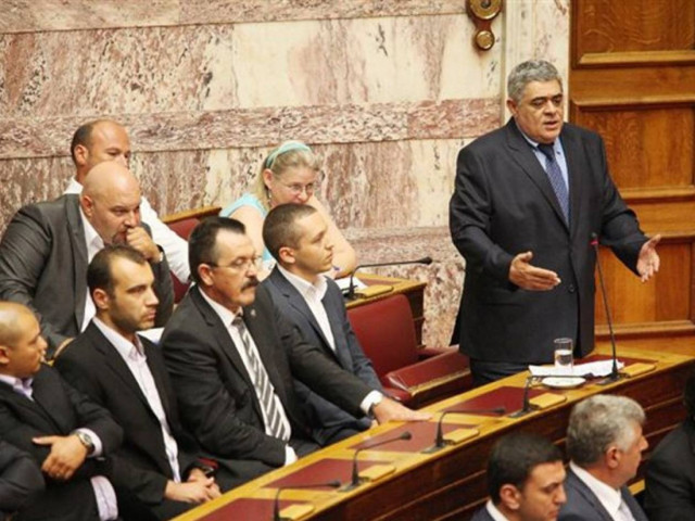 Παίζει «ρέστα» η Χρυσή Αυγή και απειλεί με κάλπες