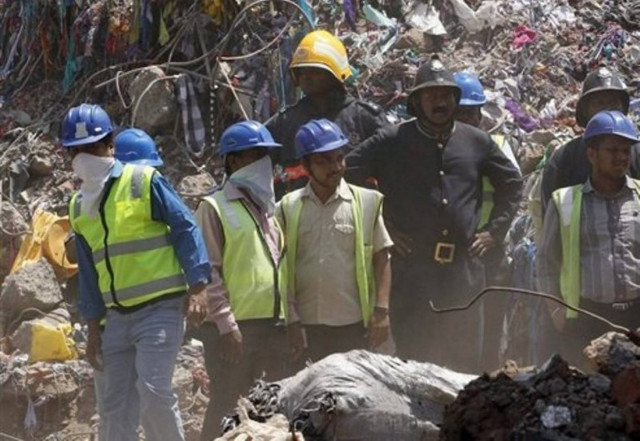 Στους 50 οι νεκροί από την κατάρρευση κτιρίου στην Ινδία