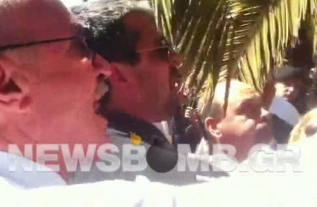 Ένταση μεταξύ μελών της Χρυσής Αυγής και δημοσιογράφων (βίντεο)