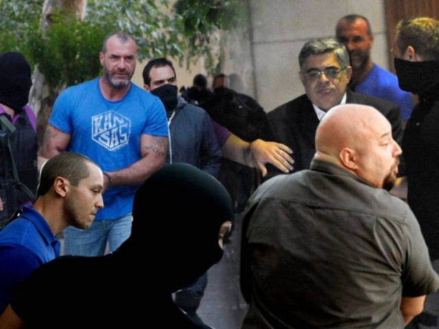 Με χειροπέδες στην Ευελπίδων οι συλληφθέντες της Χρυσής Αυγής