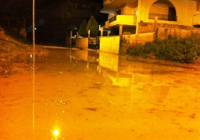 Σοβαρά προβλήματα από τη νεροποντή στο Αγρίνιο