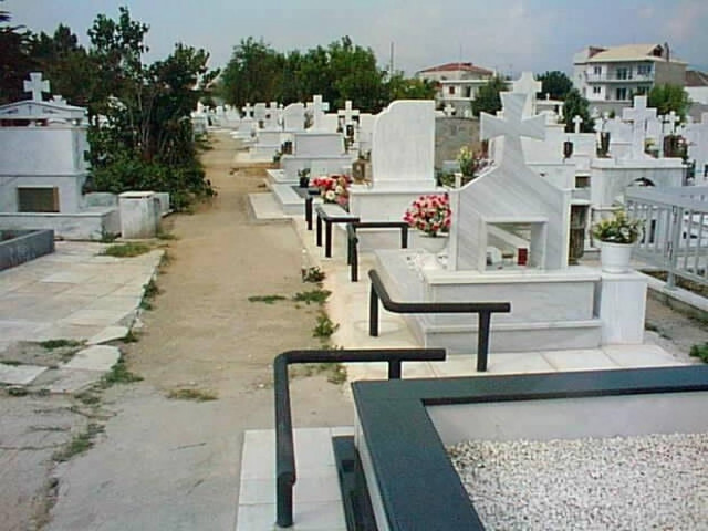 Απίστευτο: «Σήκωσαν» χρηματοκιβώτιο ...από νεκροταφείο