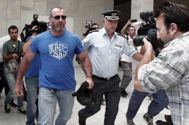 Εντοπίστηκαν όπλα στο σπίτι του βουλευτή της ΧΑ Νίκου Μίχου