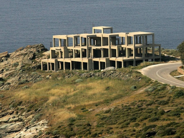 Αναστολή των προστίμων για τα αυθαίρετα