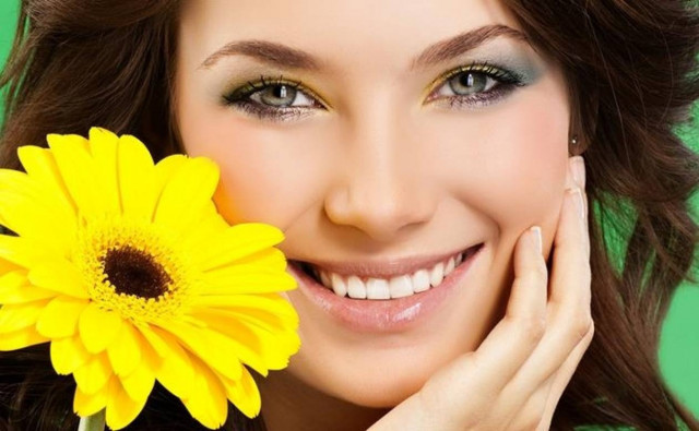 Ποιες τροφές κιτρινίζουν τα δόντια