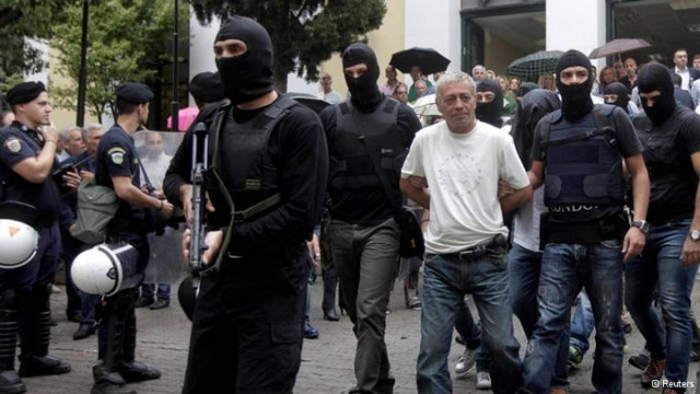 El Pais: «Η Χρυσή Αυγή έστελνε τάγματα εφόδου»