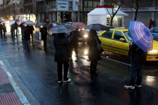 ΤΩΡΑ: Χάος στους δρόμους της Αττικής λόγω της κακοκαιρίας