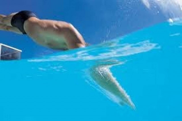 Απίστευτη ταξιδιωτική οδηγία: «Μην ουρείτε στις πισίνες»