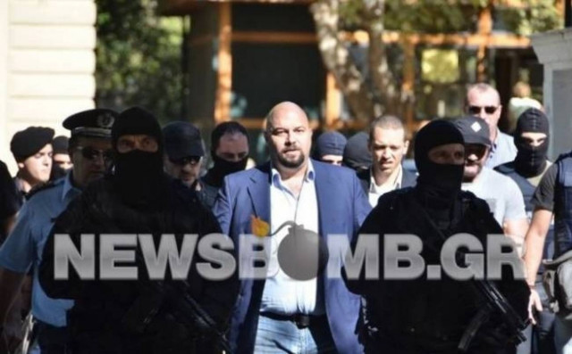 Παναγιώταρος σε φρουρό στην Ευελπίδων: Μάγκεψες;  (βίντεο)