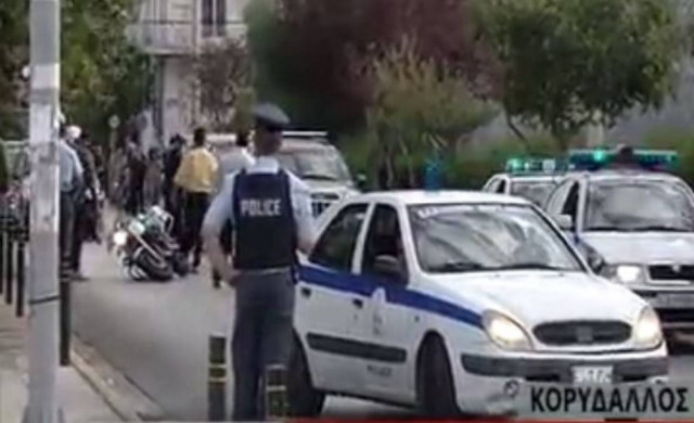 Ατύχημα άνδρα της ομάδας Ζ κατά την μεταγωγή Μιχαλολιάκου (vid)