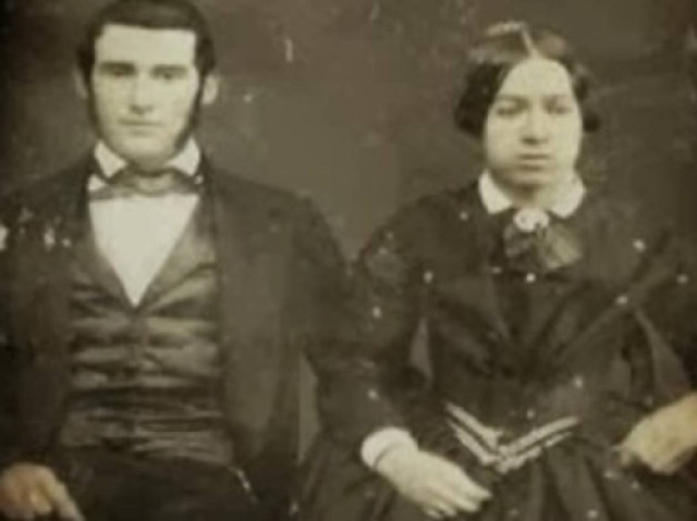 ΤΟ ΞΕΡΕΣ; Γιατί φωτογραφίζονταν αγέλαστοι στις παλιές φωτογραφίες;