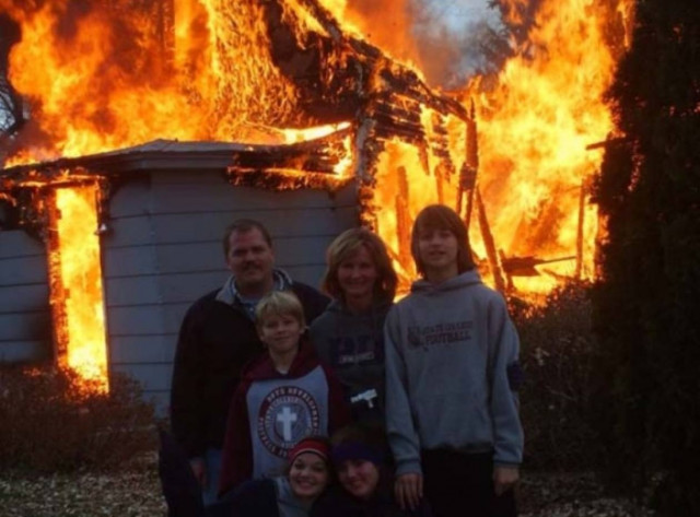 Δείτε παράξενες οικογενειακές φωτογραφίες