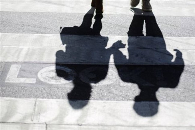 Δικαστήριο του απαγόρευσε τη... σύναψη ερωτικής σχέσης