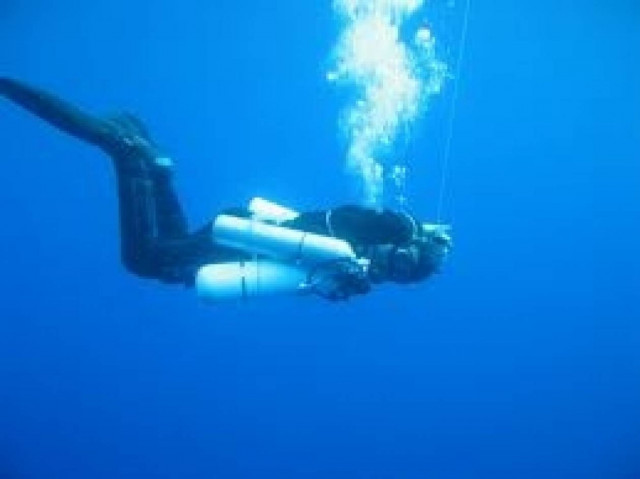 Τον έψαχναν στη θάλασσα, τον βρήκαν στη στεριά!