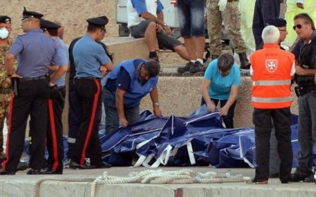 Ιταλικός τύπος: «Λαμπεντούζα - Η σφαγή της ντροπής»