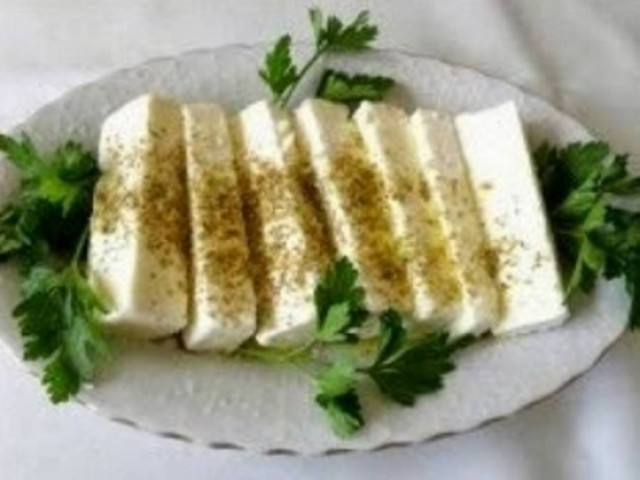 Σε ποια χώρα τρώνε την περισσότερη... φέτα;