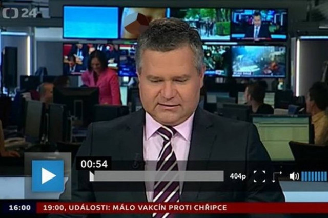 ΣΟΚ: Την ώρα του δελτίου ειδήσεων εμφανίστηκε από πίσω του ένα...