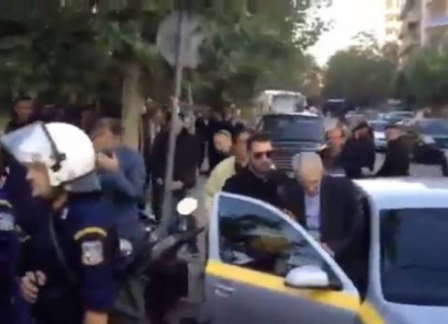 Άγριες αποδοκιμασίες στον Μπουτάρη για την Πλατεία Δυρραχίου (vid)