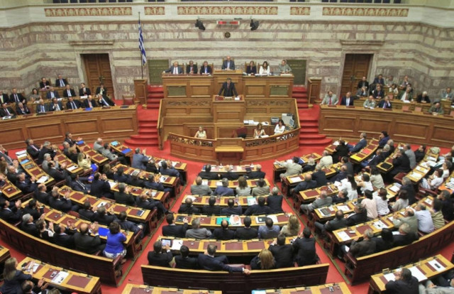 Καταραμένη κρίση: Τώρα δανειοδοτούνται άτοκα και οι βουλευτές