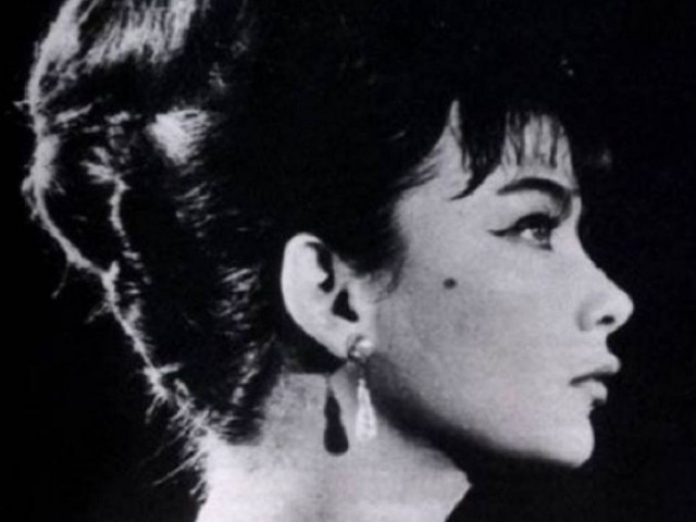 Αυτή είναι η φωτογραφία της Τζένης Καρέζη με ξανθά μαλλιά!