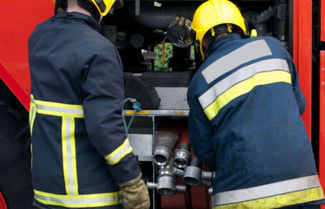 Θεσσαλονίκη: Πυρκαγιά σε κατάστημα τηλεφωνίας