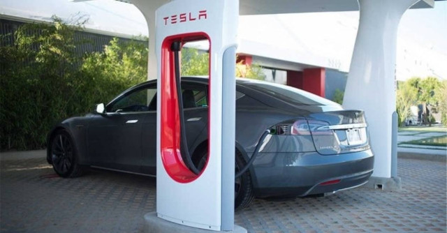 Δίκτυο ταχυφορτιστών από την Tesla