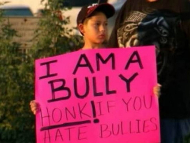 Δείτε πώς αποφάσισε να τιμωρήσει το γιο του!