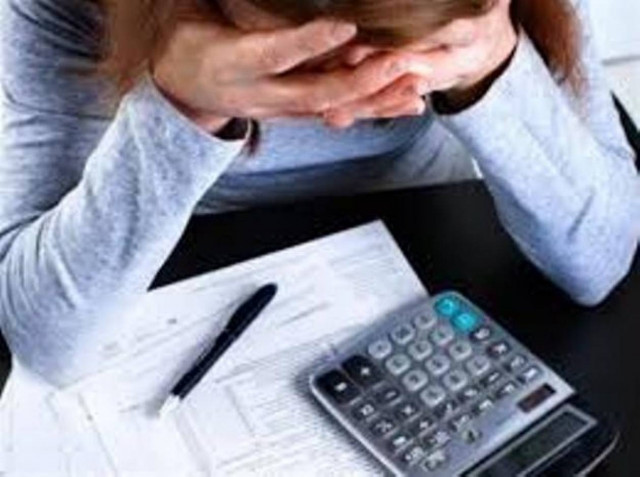 Γδέρνουν μισθωτούς-συνταξιούχους, αφήνουν ασύδοτους τους λαθρέμπορους