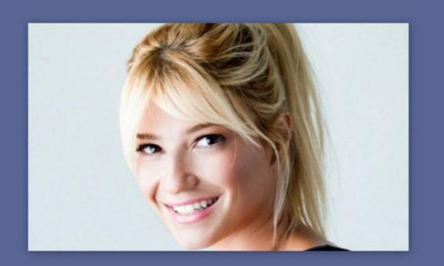 Φαίη Σκορδά: Έκανε ροζ ανταύγειες στα μαλλιά της