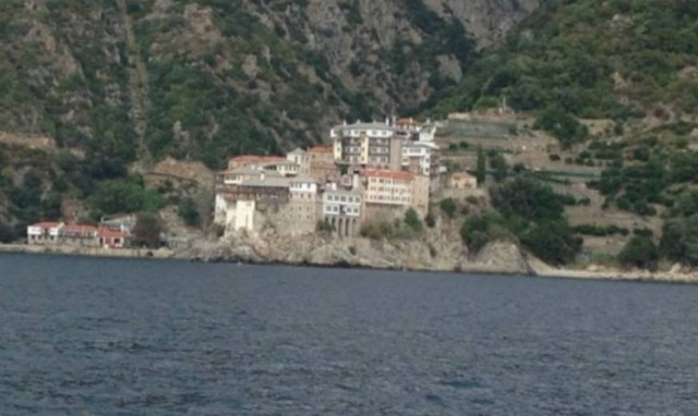 Ο μόνος τρόπος για να «επισκεφθεί» το Άγιον Όρος μια γυναίκα (pics)