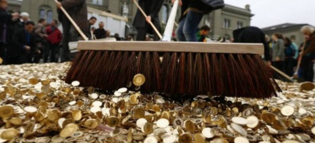 Ελβετία: Δρόμοι στρωμένοι με οκτώ εκατομμύρια ως ένδειξη διαμαρτυρίας