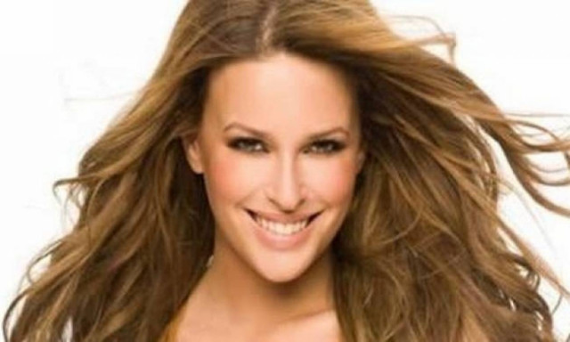 Δείτε την Σίσσυ Χρηστίδου με μαλλί α λά Jessica Rabbit!