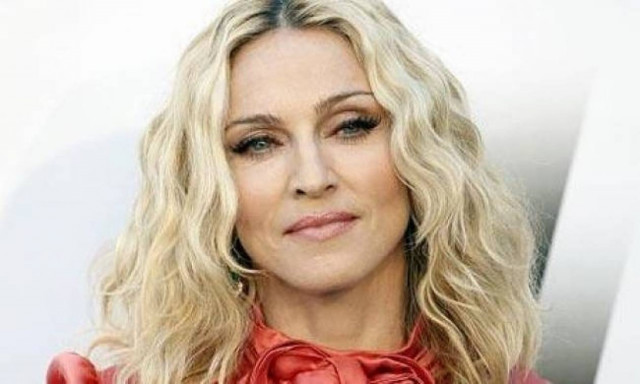 Απίστευτο! Η Madonna δίνει 7.500 ευρώ τον μήνα για αγιασμένο νερό