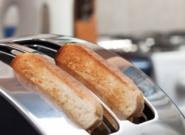 Οι πυροσβέστες «έμειναν» όταν τον βρήκαν με το πέος κολλημένο στην...