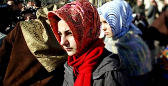 Τέλος η μαντίλα στις δημόσιες υπηρεσίες της Τουρκίας