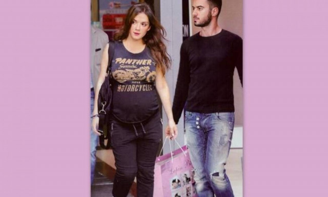 Η Β. Λασκαράκη ένα μήνα πριν γεννήσει κάνει τα ψώνια με τον Τσιμιτσέλη