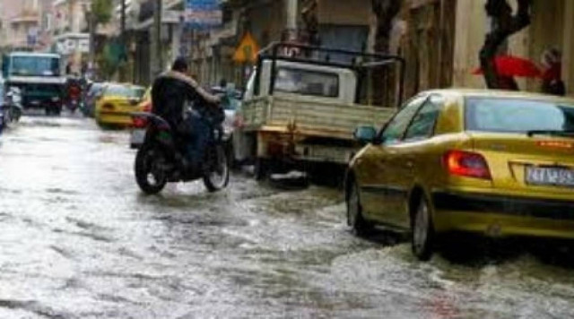 Προβλήματα από τις καταιγίδες και σε Πάτρα και Αμαλιάδα