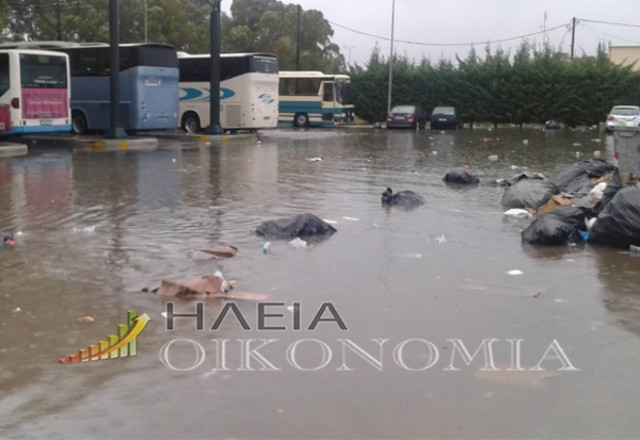 Πύργος: Πλημμύρισε η πόλη λόγω σκουπιδιών