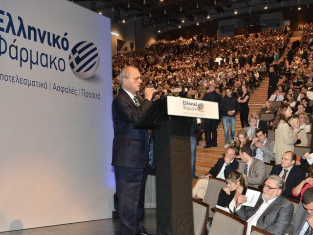 Έκλεψε την παράσταση ο Θανάσης στην εκδήλωση της ΠΕΦ