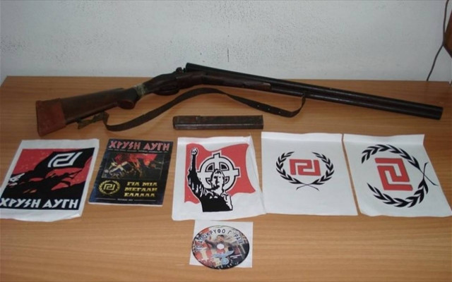 Συνελήφθησαν δύο χρυσαυγίτες για παράνομη κατοχή όπλων στην Κόρινθο