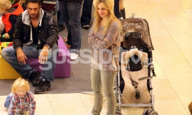 Λίνα Σακκά: Βόλτα με τους άντρες της ζωής της