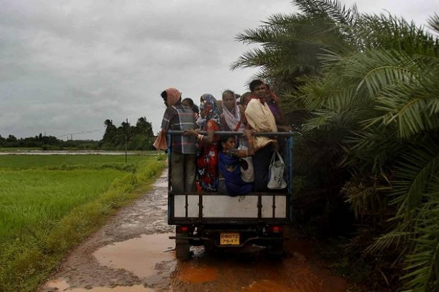Σε κατάσταση συναγερμού η νοτιοανατολική Ινδία λόγω του κυκλώνα Φαϊλίν