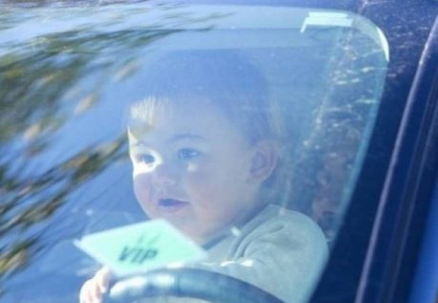 Tο μωρό ποιου supermodel έβαλαν στη θέση του οδηγού;