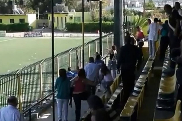 ΣΟΚ: Η στιγμή του σεισμού σε γήπεδο και το μυθικό σύνθημα (Video)