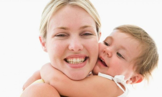 Αγκαλιάστε το παιδί σας, δεν το κακομαθαίνετε!