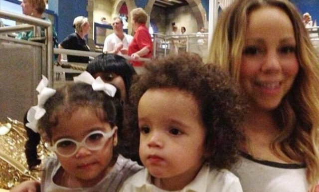 Η Μαράια Κάρεϊ με τα δίδυμα στη Ντισνεϊλάντ! (φωτογραφίες)