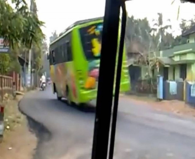 Δεν θα θέλατε να είστε επιβάτης σε αυτό το λεωφορείο!